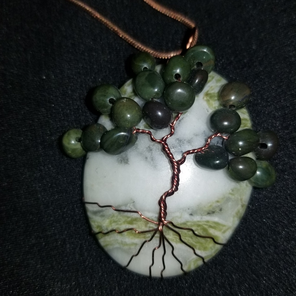 Gorgeous Tree of Life necklace green beads on pretty stone. Excellent condition